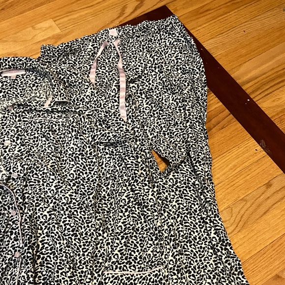Victoria's Secret Black and White Leopard Pajama Set - Picture 3 of 3